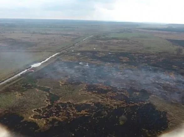 На Київщині другий день горить торф