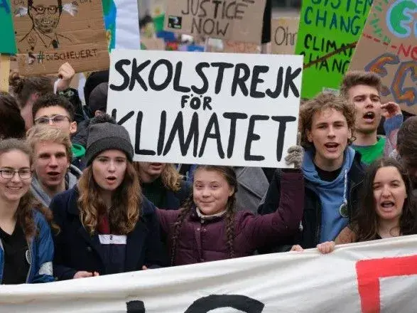 Collins Dictionary назвав словосполучення року