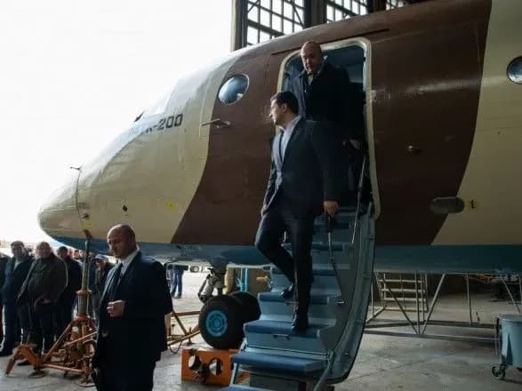 Зеленський ініціює консультації з урядом щодо заборгованості з зарплати на "Укроборонпромі"