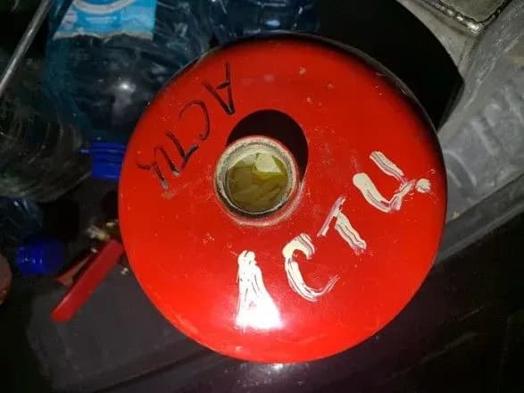 Українець спробував провезти через кордон бурштин у вогнегаснику