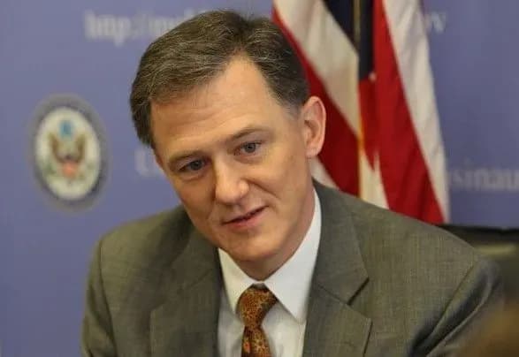 Посадовець Держдепу: Трамп хотів, щоб Зеленський зробив заяву про розслідування, Байдена та Клінтон