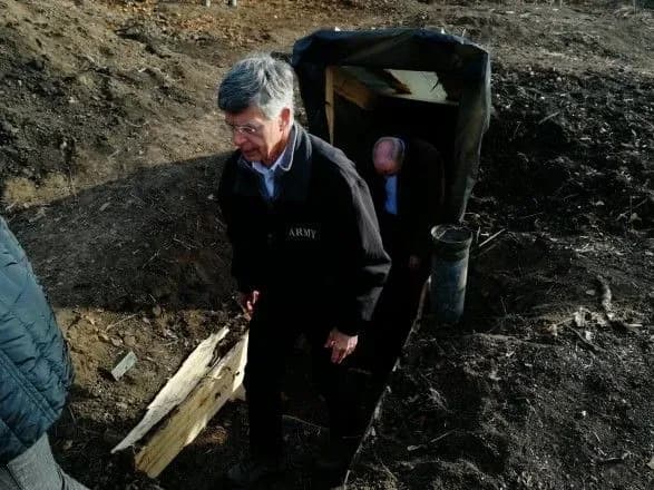 За день до розведення: як посли на Донбас їздили