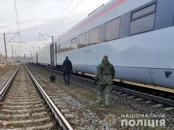 Поїзд Львів-Київ відновив рух після повідомлення про замінування