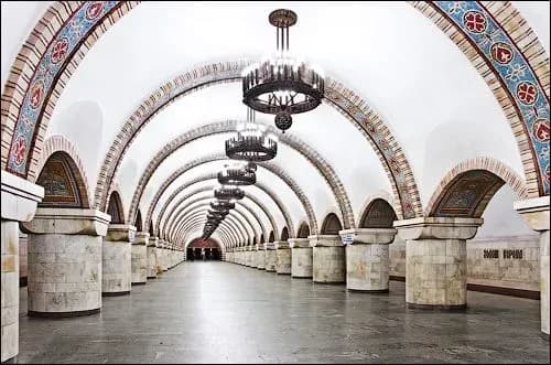 У столичному метро закрили три станції через можливе замінування