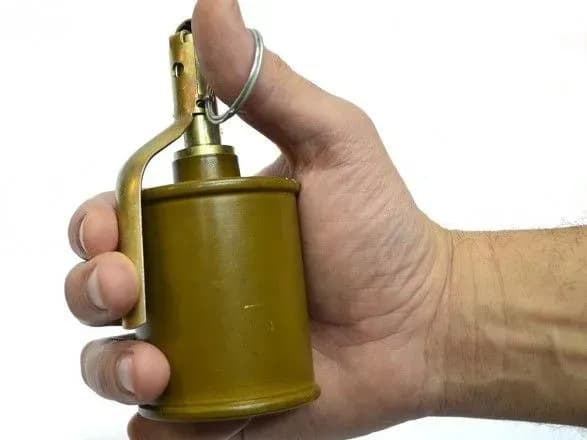 Чоловік, який кинув гранату у людей на Харківщині, військовий