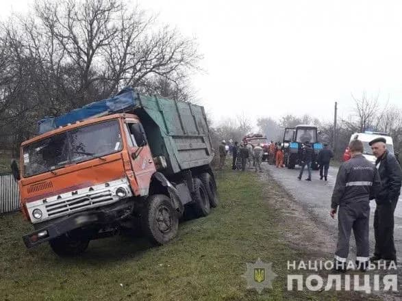 На Житомирщині "ЗАЗ" зіткнувся з "Камазом", загинули двоє дорослих і дитина
