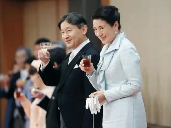 У Токіо проходить святковий фестиваль з нагоди інтронізації імператора Нарухіто