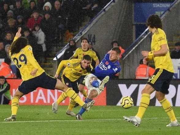 "Лестер" в матче с "Арсеналом" продолжил победную серию в АПЛ