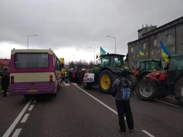 Міжнародну трасу на Львівщині перекривали більше ніж на дві години