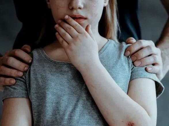 На Черкащині судитимуть чоловіка, який силою утримував малолітню дитину