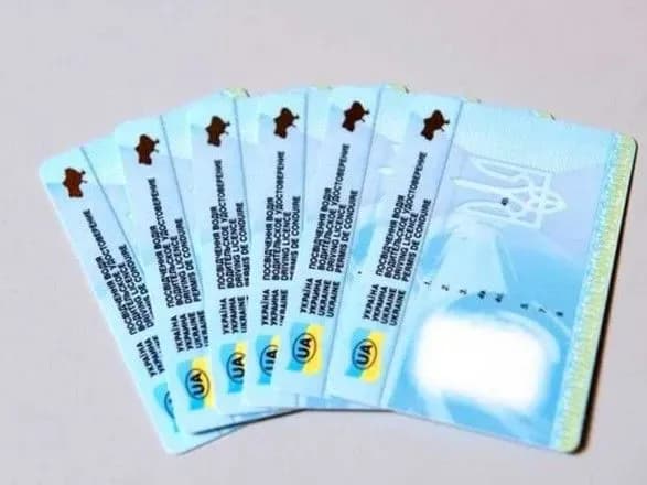 Федоров анонсував відновлення водійських посвідчень через мобільний додаток