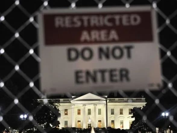 Білий дім оприлюднив стенограму першої телефонної розмови Трампа із Зеленським