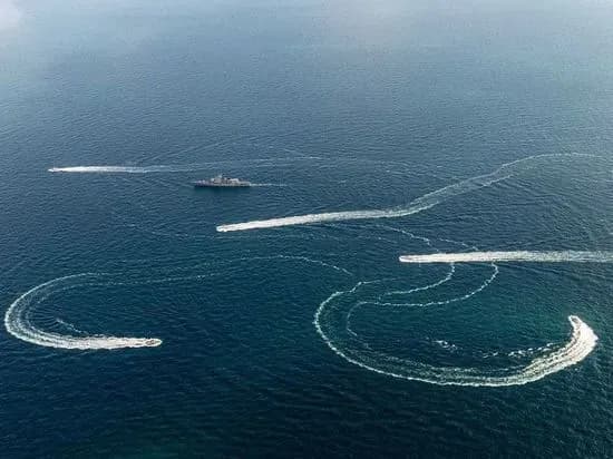 У Офісі Президента повідомили, що процес повернення захоплених Росією кораблів на завершальному етапі