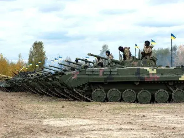 До кінця року армія отримає ще понад 2,8 тис одиниць озброєння