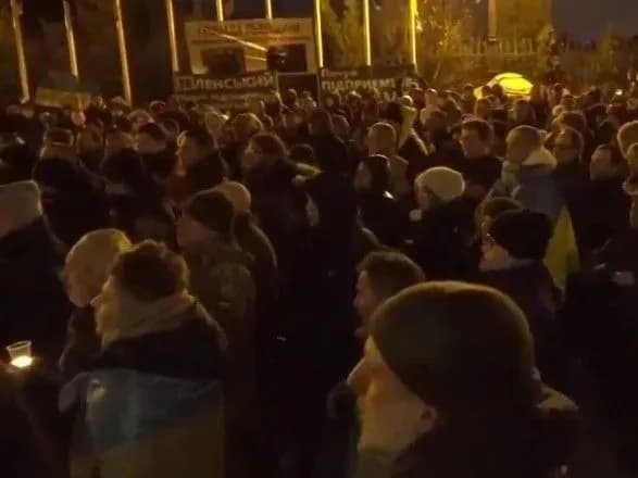 Беріть теплі речі і дрова: активісти 8 грудня зберуться на акцію на Банковій