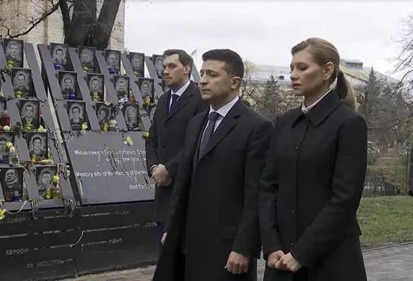 Зеленський пообіцяв родинам Героїв Небесної Сотні прийти на зустріч у закритому форматі