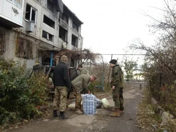 Внаслідок обстрілу Мар'їнки постраждала жінка, яка гуляла з трирічною дитиною
