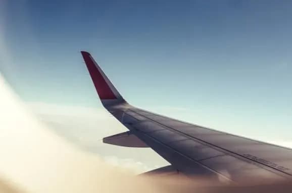 В Одессе совершил аварийную посадку самолет