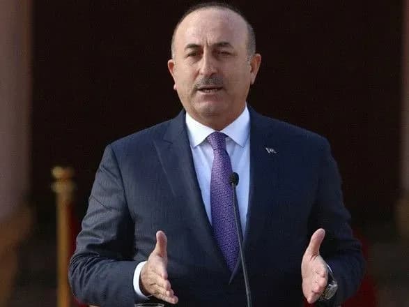Глава МЗС Туреччини назвав Макрона "покровителем терористів"