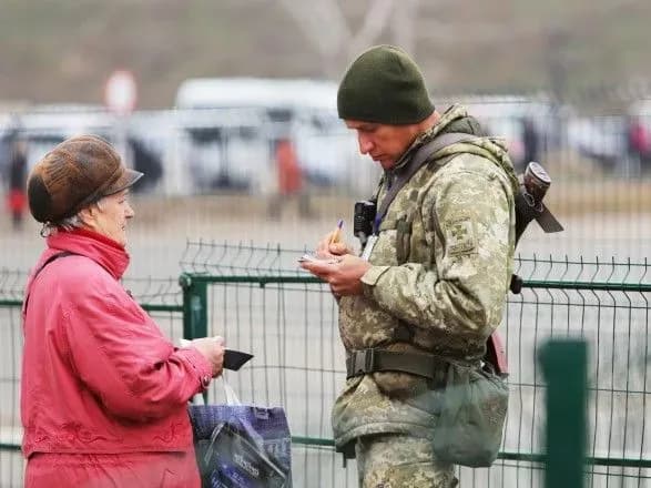 Ситуація на КПВВ у зоні ООС: у чергах застрягли 200 автомобілів