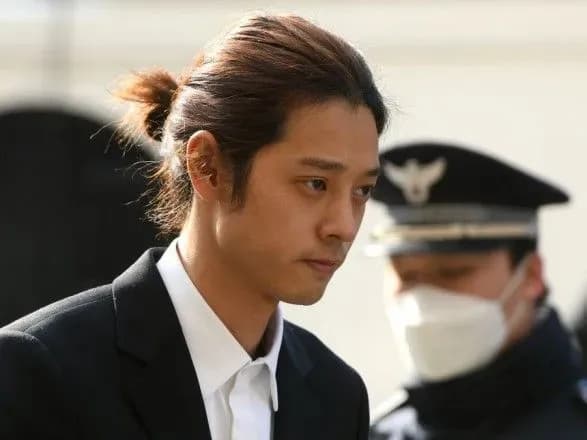 Двох зірок кей-попу засудили у справі про групові зґвалтування жінок