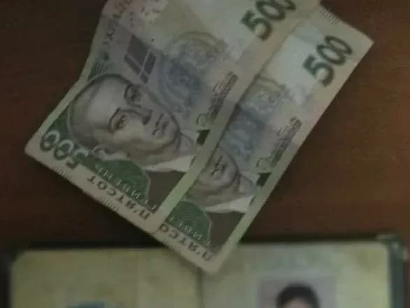 Чоловік з дев’ятьма судимостями намагався підкупити прикордонника, щоб виїхати до РФ