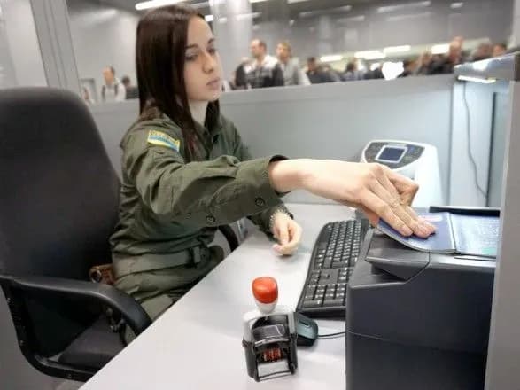 Нарушители миграционного законодательства заплатили штрафов на 10 млн грн