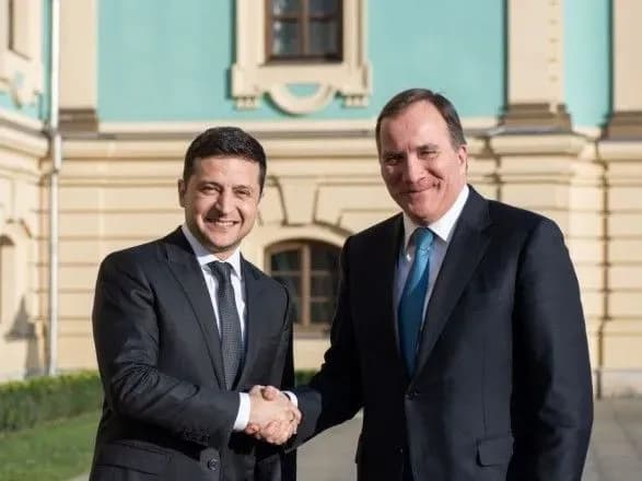 Україна має працювати над стримуванням впливу олігархів - прем'єр Швеції