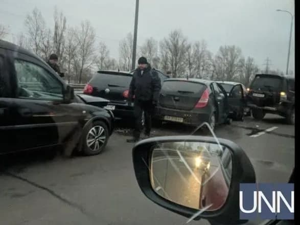 На в'їзді до Києва утворився затор через ДТП