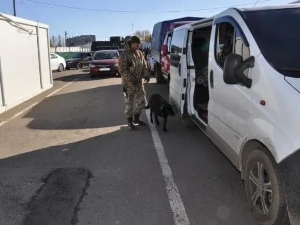 Ситуація на КПВВ у зоні ООС: 230 автівок застрягли в чергах