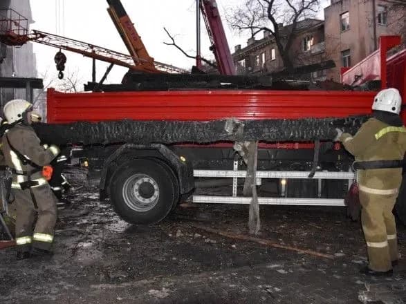 Пожежа в Одесі: рятувальники всю ніч шукали тіла, розбирали завали