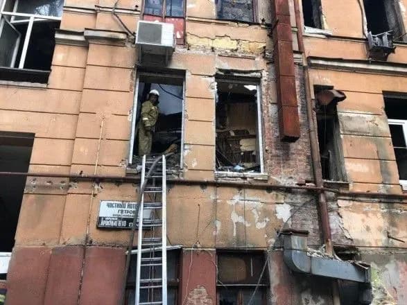 Пожежа в одеському коледжі: один рятувальник досі у тяжкому стані