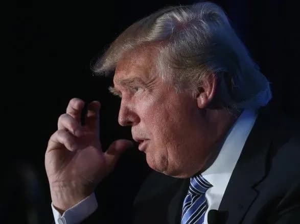 Трамп заявив, що вже багато років не користується особистим мобільним телефоном