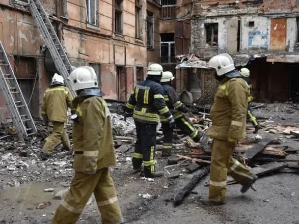 Крупный пожар в Одессе: спасатели продолжают работы по ликвидации ЧС