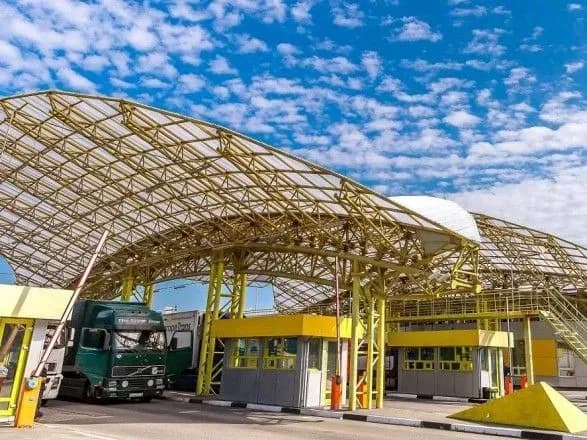 На пункті пропуску "Ягодин" утворилася черга з 800 вантажівок