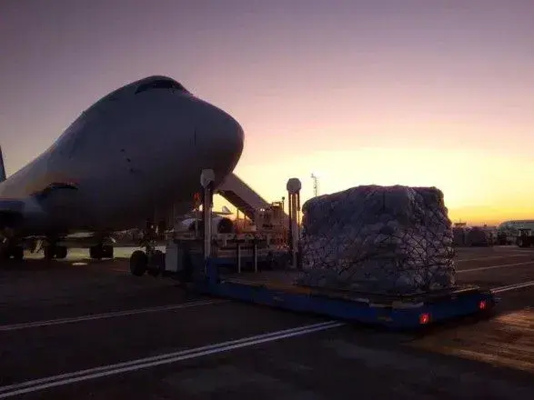 Для украинцев прилетел Boeing с почти миллионом посылок с "черной пятницы"