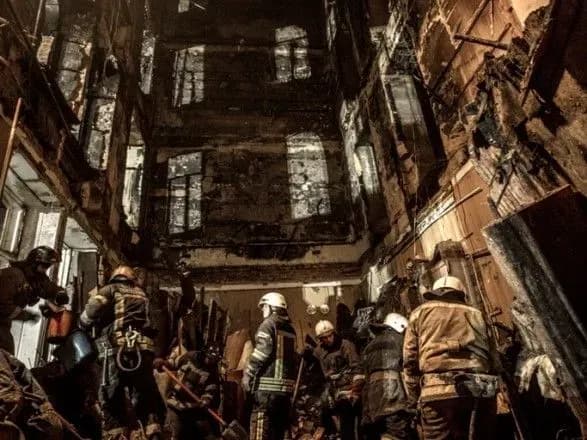 Пожежа у коледжі в Одесі: існує загроза обвалу стін