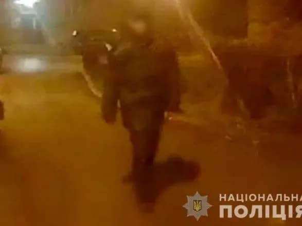 У Чернівцях затримали чоловіка, що підпалив три автомобілі і проколов шини ще 28 авто - поліція