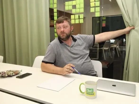 Корнієнко заявив про залякування "Слуг народу" трунами та вінками