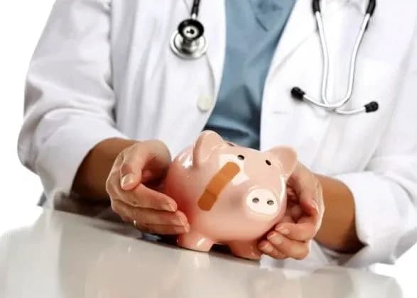 Уряд спрямував понад 40 млн грн у регіони на зарплати лікарям