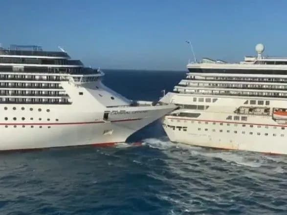 У берегов Мексики столкнулись два круизных лайнера