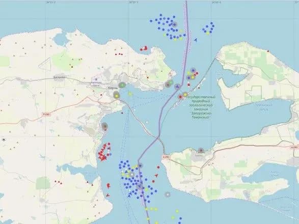 Керченська протока залишається перекритою більше доби через приїзд Путіна