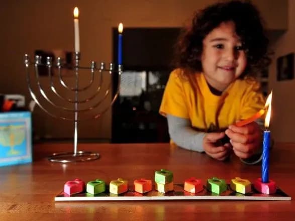 Зеленский поздравил еврейскую общину с Ханукой