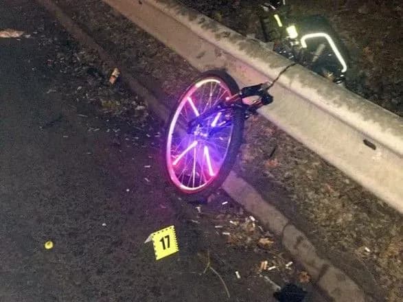 Чоловіку, який у Києві збив двох велосипедистів, повідомили про підозру