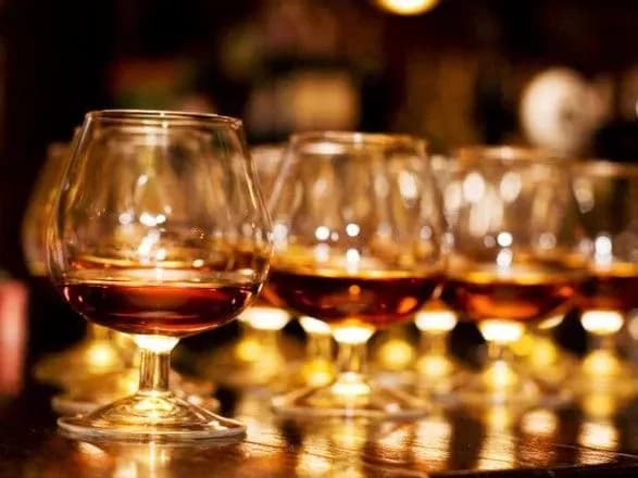 Вчені розповіли про користь коньяку: дози споживання для жінок і чоловіків відрізняються