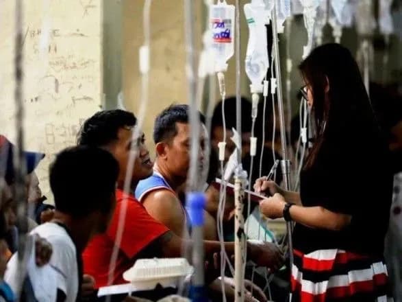 На Філіппінах померли 11 людей через отруєння кокосовим вином