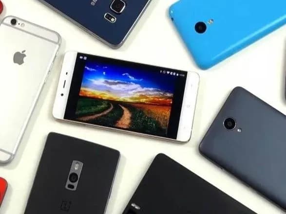 В Україні понад 52% молоді мають по 4 смартфони на одну особу – дослідження