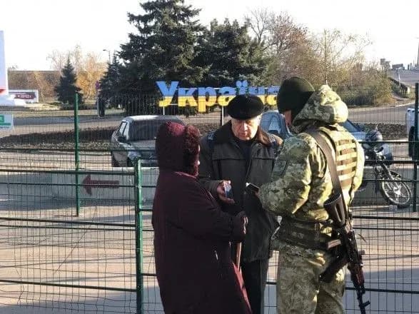 На новорічні свята КПВВ "Станиця Луганська" працюватиме в штатному режимі