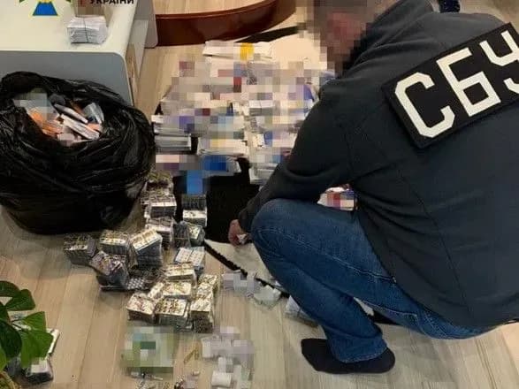 На Дніпропетровщині викрили контрабандний трафік стероїдів зі Східної Азії