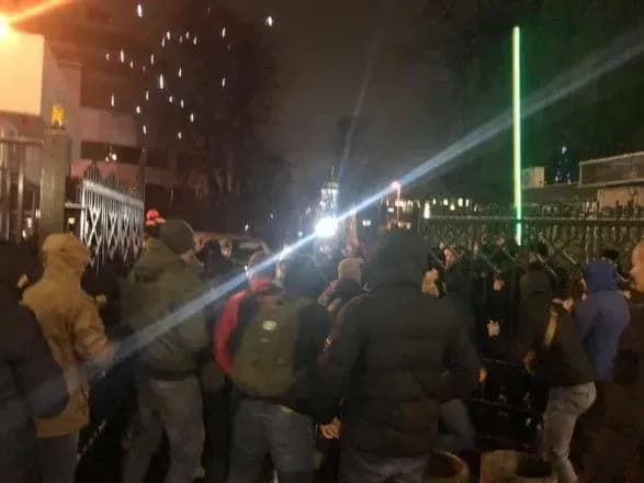 Ексберкутівців з бійкою вивезли з під суду – волонтер